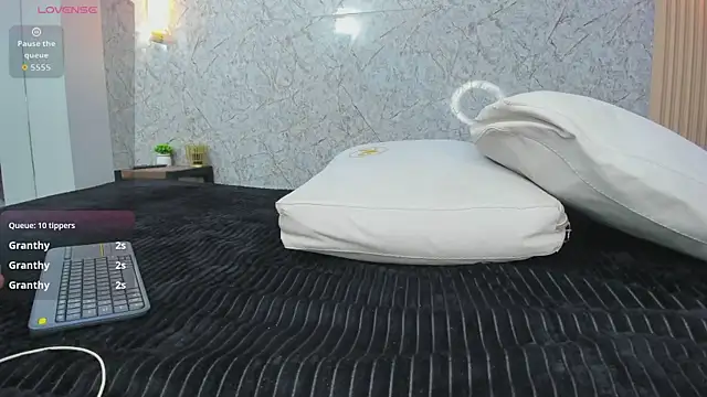 linda cooper  online show from June 3, 2:33 pm