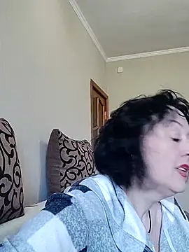 Snapshot of HelgaDennis chatting on April 15, 6:53 am HelgaDennis online show from April 15, 6:53 am
