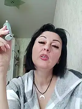 Snapshot of HelgaDennis chatting on April 18, 8:40 am HelgaDennis online show from April 18, 8:40 am