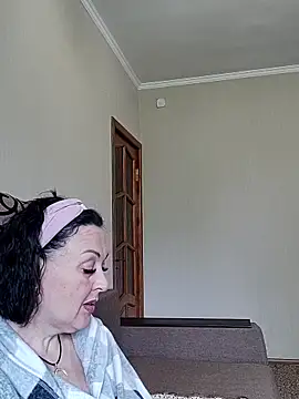 Snapshot of HelgaDennis chatting on May 9, 10:31 am HelgaDennis online show from May 9, 10:31 am