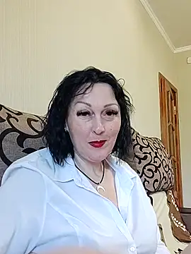 HelgaDennis online show from June 18, 7:30 am