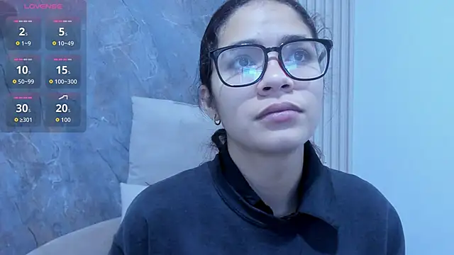Snapshot of alina_sauvage chatting on May 14, 11:39 am alina sauvage online show from May 14, 11:39 am