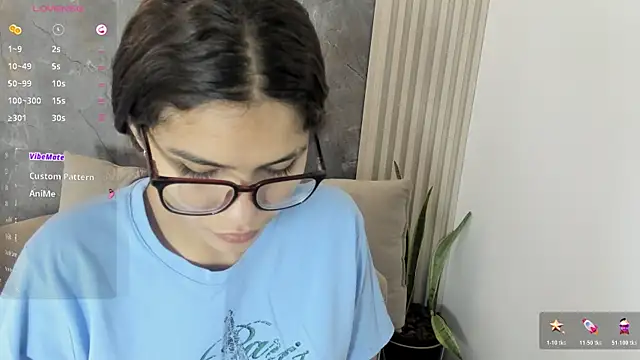 Snapshot of alina_sauvage chatting on June 2, 12:29 pm alina sauvage online show from June 2, 12:29 pm