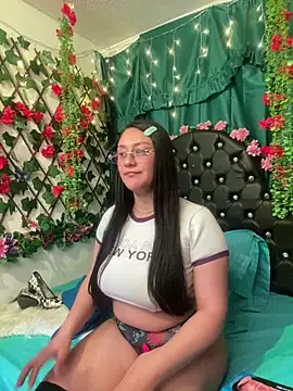 Snapshot of CristalZafiro chatting on March 30, 3:02 pm CristalZafiro online show from March 30, 3:02 pm