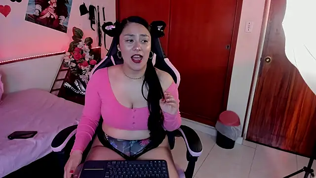 Snapshot of CristalZafiro chatting on April 11, 1:26 pm CristalZafiro online show from April 11, 1:26 pm
