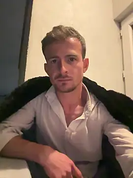 Snapshot of globalfucker34 chatting on May 20, 11:00 pm globalfucker34 online show from May 20, 11:00 pm