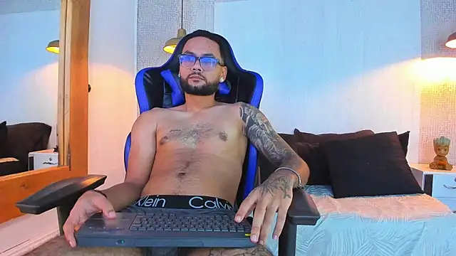 KyleJoss30 online show from April 22, 9:16 pm