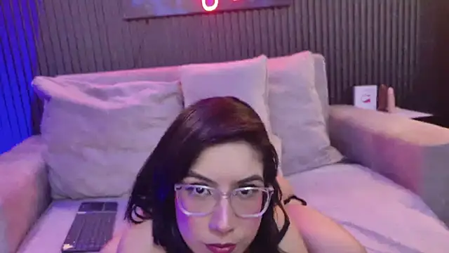 Snapshot of HannaMiller01_ chatting on April 13, 7:52 pm HannaMiller01 online show from April 13, 7:52 pm