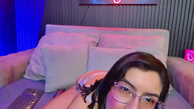 Snapshot of HannaMiller01_ chatting on April 19, 11:53 am HannaMiller01 online show from April 19, 11:53 am
