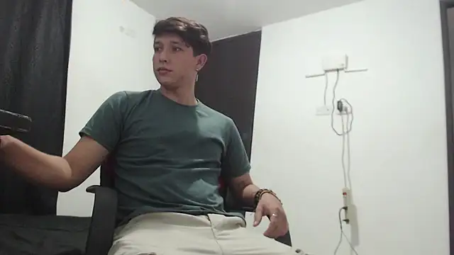 Snapshot of Lucifeeeer_666 chatting on March 20, 7:08 pm Lucifeeeer 666 online show from March 20, 7:08 pm