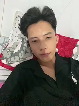 Snapshot of Nguyencuong1999 chatting on April 13, 10:37 pm Nguyencuong1999 online show from April 13, 10:37 pm