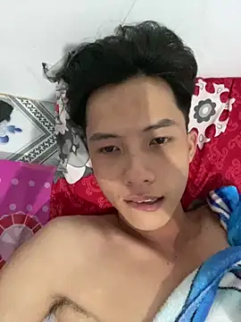 Snapshot of Nguyencuong1999 chatting on April 14, 10:27 pm Nguyencuong1999 online show from April 14, 10:27 pm