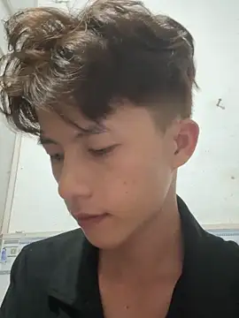 Snapshot of Nguyencuong1999 chatting on April 23, 4:42 pm Nguyencuong1999 online show from April 23, 4:42 pm