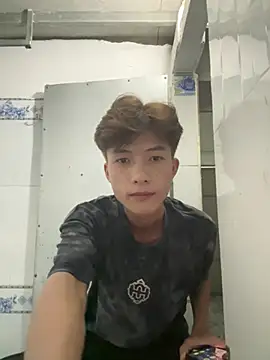 Snapshot of Nguyencuong1999 chatting on May 3, 6:30 am Nguyencuong1999 online show from May 3, 6:30 am