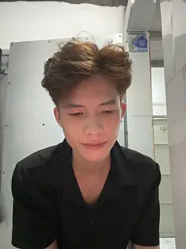 Snapshot of Nguyencuong1999 chatting on May 5, 9:06 am Nguyencuong1999 online show from May 5, 9:06 am
