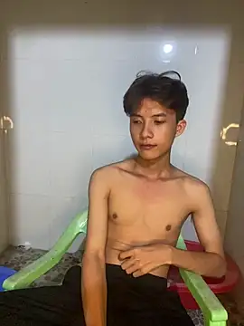 Snapshot of Nguyencuong1999 chatting on May 27, 3:20 pm Nguyencuong1999 online show from May 27, 3:20 pm