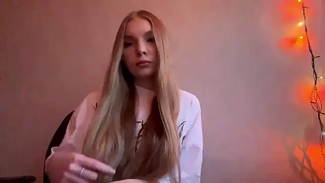 CarolineNine online show from May 4, 4:14 pm