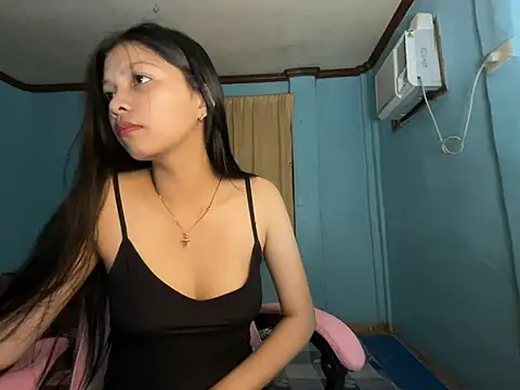 Snapshot of pinay_kitty23 chatting on July 7, 11:25 am pinay kitty23 online show from July 7, 11:25 am
