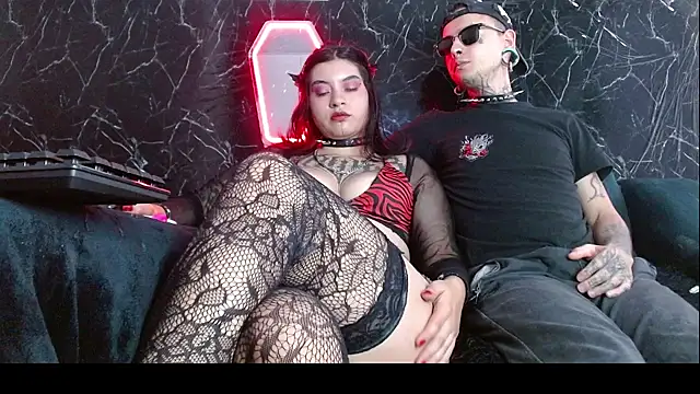Raw velvet online show from May 25, 10:05 pm