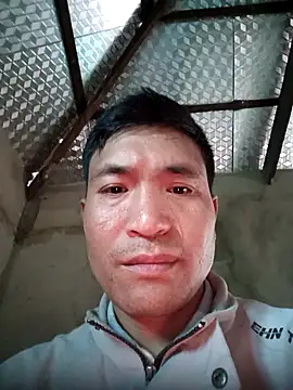 Snapshot of Sutinh85 chatting on March 23, 8:29 am Sutinh85 online show from March 23, 8:29 am