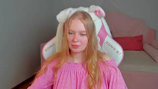 Snapshot of BellaVenatrix chatting on April 2, 8:23 am BellaVenatrix online show from April 2, 8:23 am