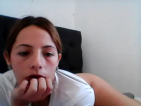 Snapshot of Andreakriss chatting on April 7, 4:07 pm Andreakriss online show from April 7, 4:07 pm