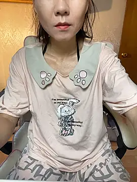 Snapshot of lilysister66 chatting on June 30, 8:15 am lilysister66 online show from June 30, 8:15 am