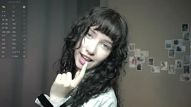 Snapshot of DellaLeck chatting on June 28, 7:53 pm DellaLeck online show from June 28, 7:53 pm