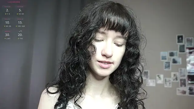 Snapshot of DellaLeck chatting on July 1, 8:19 pm DellaLeck online show from July 1, 8:19 pm