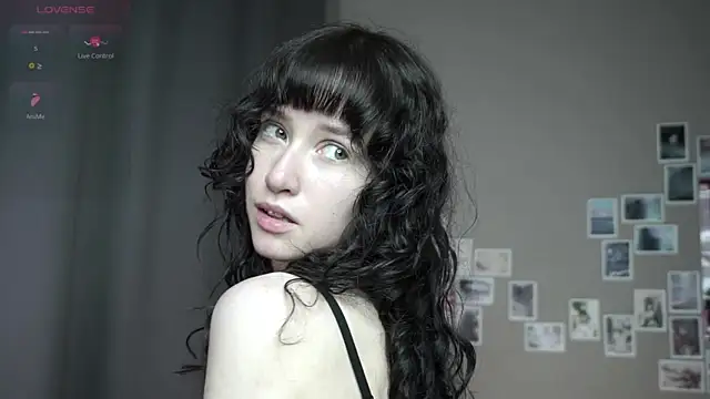 Snapshot of DellaLeck chatting on July 3, 8:48 pm DellaLeck online show from July 3, 8:48 pm
