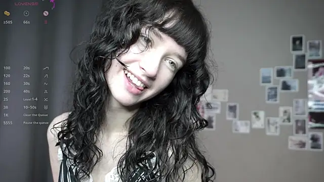 Snapshot of DellaLeck chatting on July 4, 9:32 pm DellaLeck online show from July 4, 9:32 pm