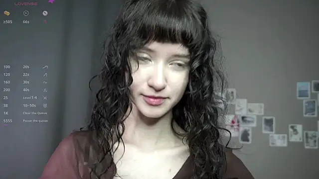 Snapshot of DellaLeck chatting on July 7, 9:30 pm DellaLeck online show from July 7, 9:30 pm