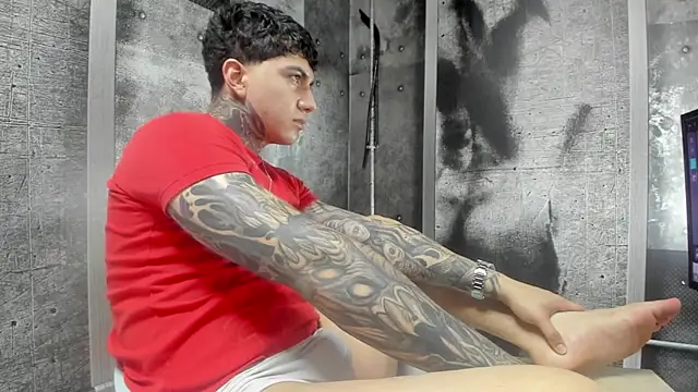 Snapshot of Gury_tattoo chatting on May 16, 4:06 pm Gury tattoo online show from May 16, 4:06 pm