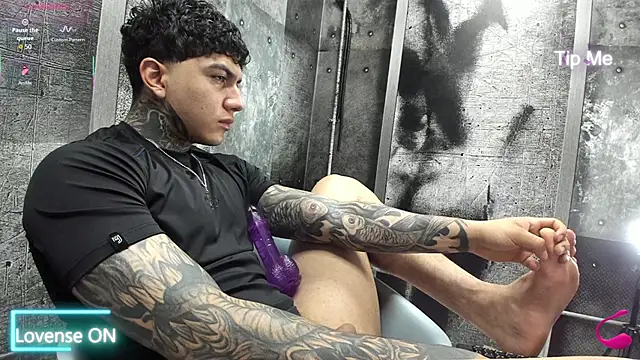 Snapshot of Gury_tattoo chatting on May 30, 4:59 pm Gury tattoo online show from May 30, 4:59 pm