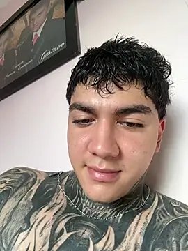 Snapshot of Gury_tattoo chatting on June 14, 9:06 pm Gury tattoo online show from June 14, 9:06 pm