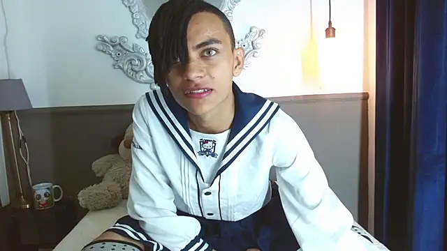 Snapshot of romeo_laurient chatting on March 31, 8:53 pm romeo laurient online show from March 31, 8:53 pm