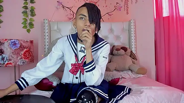 Snapshot of romeo_laurient chatting on April 8, 8:09 pm romeo laurient online show from April 8, 8:09 pm