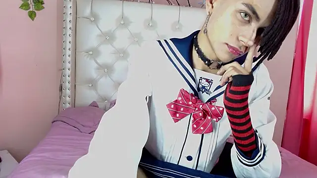 Snapshot of romeo_laurient chatting on April 21, 9:39 pm romeo laurient online show from April 21, 9:39 pm