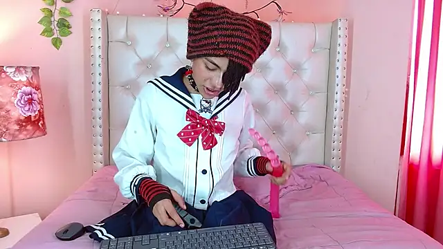Snapshot of romeo_laurient chatting on May 8, 8:58 pm romeo laurient online show from May 8, 8:58 pm