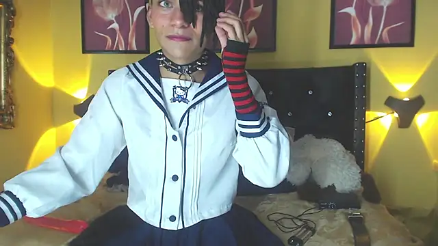 Snapshot of romeo_laurient chatting on May 18, 8:36 pm romeo laurient online show from May 18, 8:36 pm