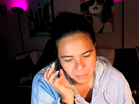 Snapshot of HannaJonns chatting on April 19, 4:01 am HannaJonns online show from April 19, 4:01 am