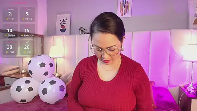 Snapshot of AlanaWesst chatting on June 25, 6:23 pm AlanaWesst online show from June 25, 6:23 pm