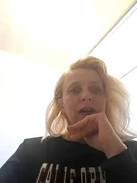 MiaLove183 online show from April 4, 11:08 am