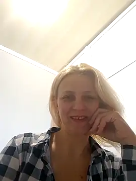 MiaLove183 online show from April 14, 8:20 am