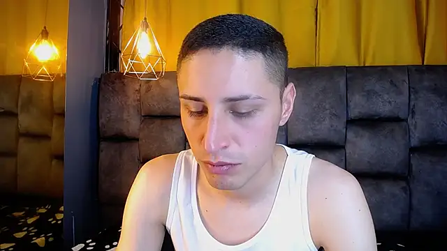 Snapshot of Jackson_bms_ chatting on April 15, 7:43 pm Jackson bms online show from April 15, 7:43 pm