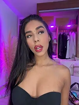Snapshot of Rossie_Blooms chatting on May 5, 9:56 pm Rossie Blooms online show from May 5, 9:56 pm