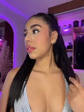 Snapshot of Rossie_Blooms chatting on May 12, 9:23 pm Rossie Blooms online show from May 12, 9:23 pm