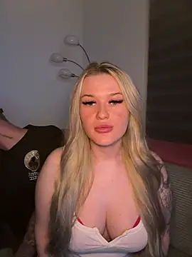 tiiffyy online show from April 14, 7:42 pm