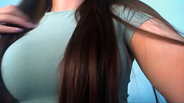 Snapshot of LiaSimss chatting on June 10, 8:35 am LiaSimss online show from June 10, 8:35 am