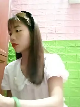Snapshot of AmyLinee01 chatting on June 30, 11:44 am AmyLinee01 online show from June 30, 11:44 am